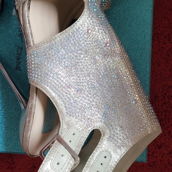 Sexy heels champagne color. - Picture 4 of 6